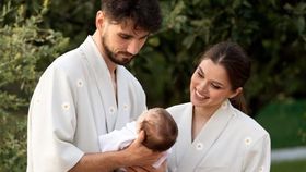 Fiul lui Theo Rose și Anghel Damian, botezat în satul natal al artistei. Vedeta a dezvăluit de ce a luat această decizie: „Am petrecut în familie”